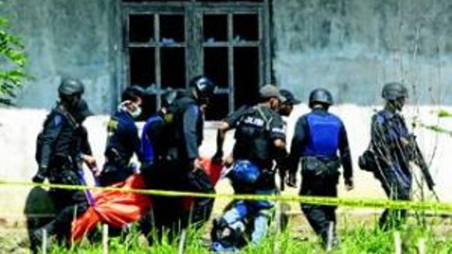 La policía de Indonesia cree que ha matado a su terrorista más buscado