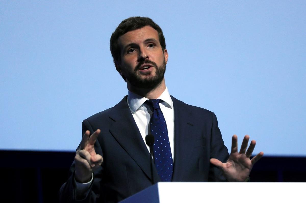 GRAF4978. MADRID, 05/02/2020.- El presidente del Partido Popular, Pablo Casado (c), ofrece un discurso durante la jornada inaugural del XXIX Congreso Nacional de la Distribución de la Automoción en el Centro de Convenciones Norte de IFEMA, este miércoles en Madrid. EFE/ Fernando Alvarado