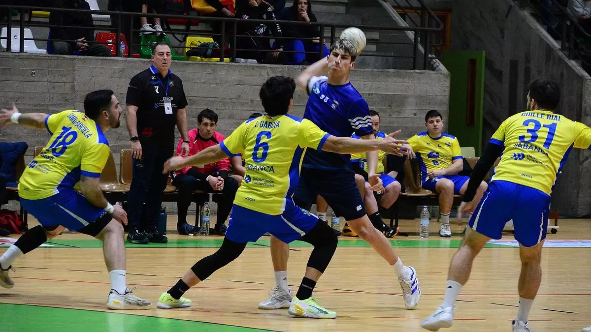 El Bueu se mide al Porriño con la novedad en la lista de Martiño