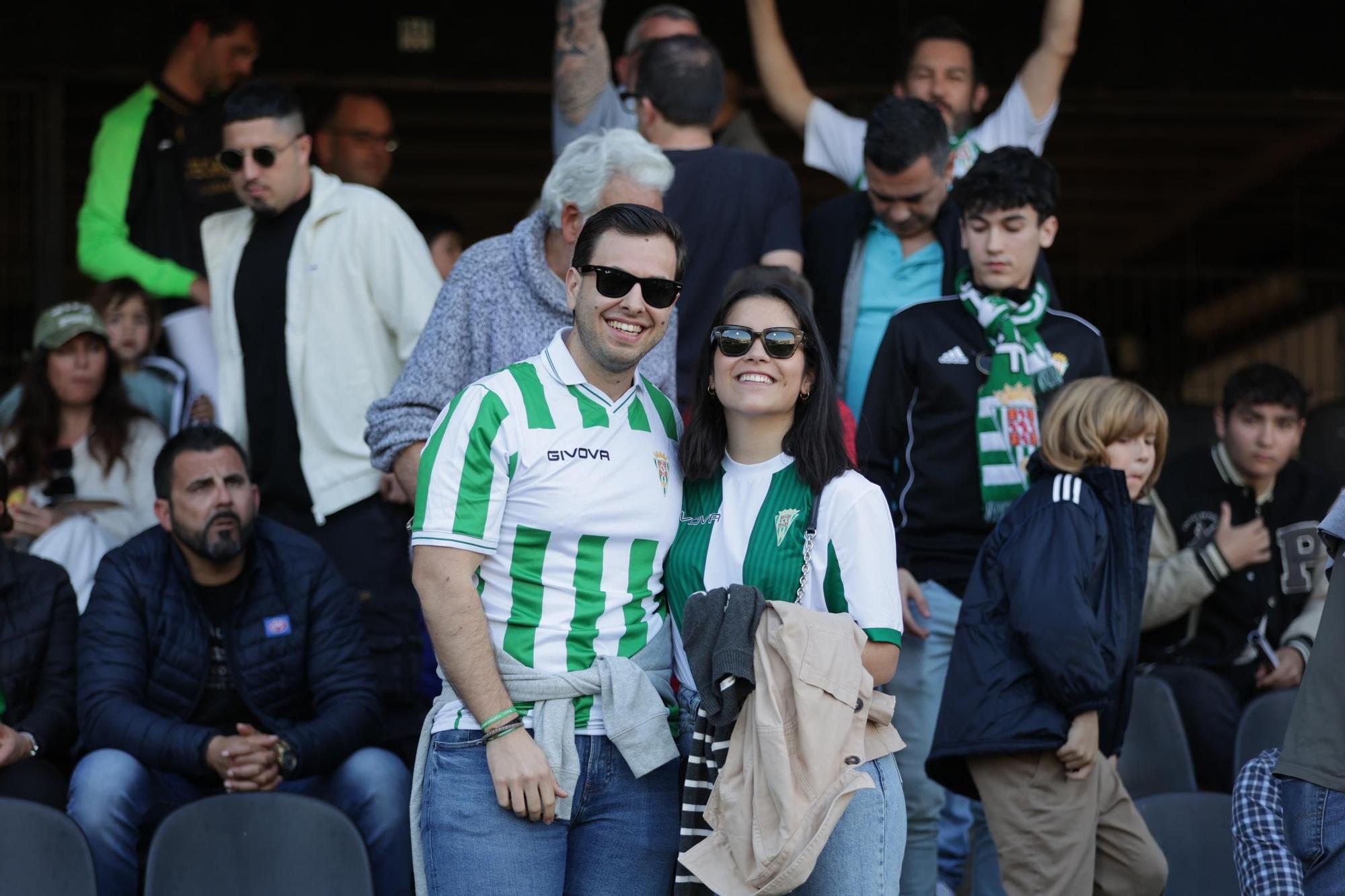 Castellón-Córdoba CF: las imágenes de la afición blanquiverde en Castalia