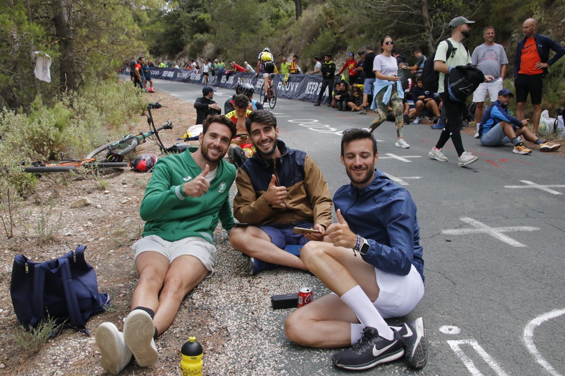 Ambiente en Xorret de Catí para ver pasar la Vuelta Ciclista a España