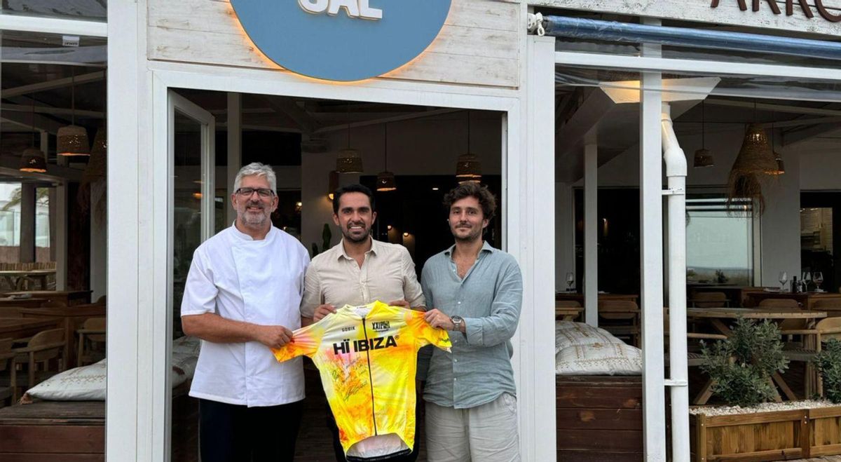 Luis Sábado y Alberto Yagüe con Alberto Contador en una visita del exciclista al restaurante. | D.I.