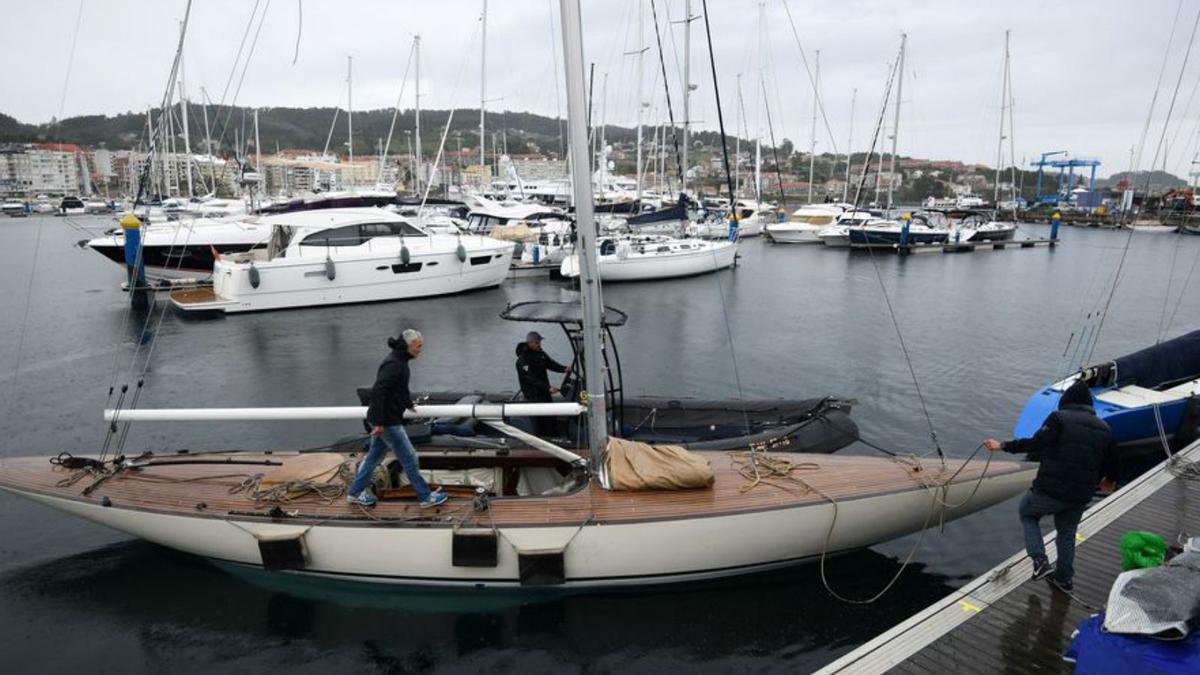 Preparativos en el “Bribón” para la regata de hoy | GUSTAVO SANTOS