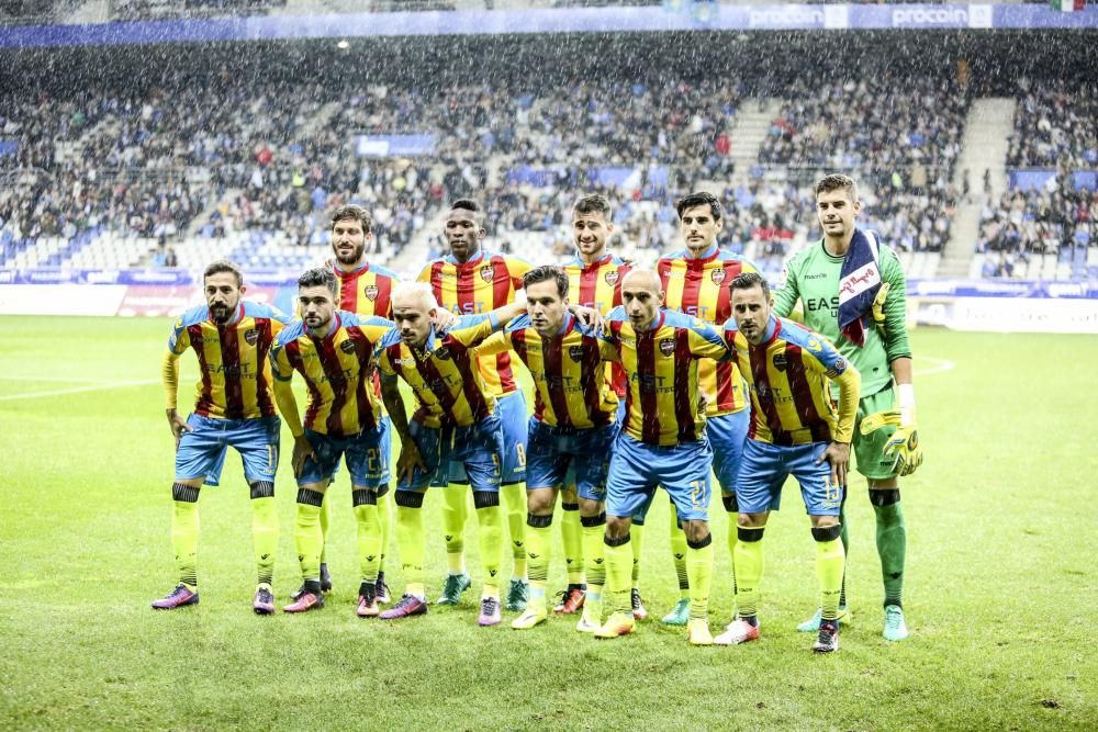 El partido entre el Real Oviedo y el Levante, en imágenes