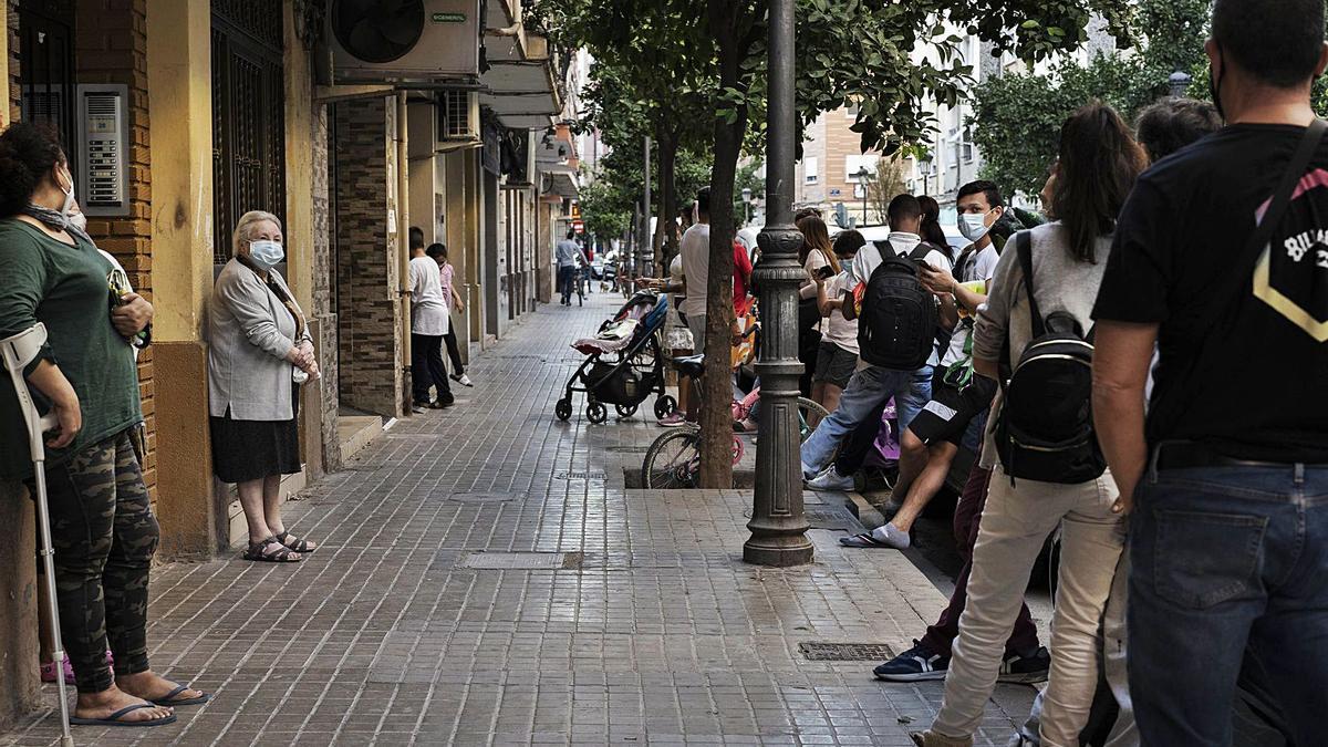 Las familias que reciben comida se multiplican por diez en cinco meses