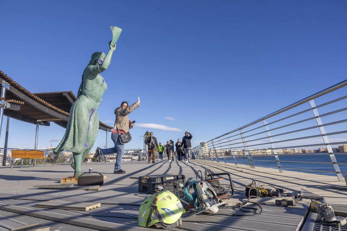Torrevieja reabre un primer tramo del dique de Levante