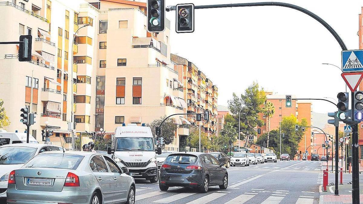 Cámaras de seguridad instaladas en los semáforos de la avenida Pío Baroja.