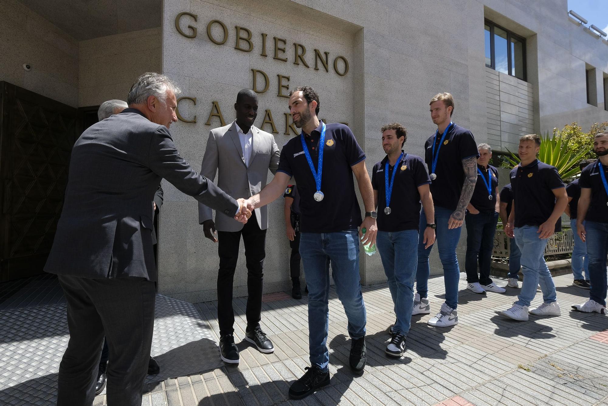 Ángel Víctor Torres recibe al CB Gran Canaria tras ganar la Eurocup