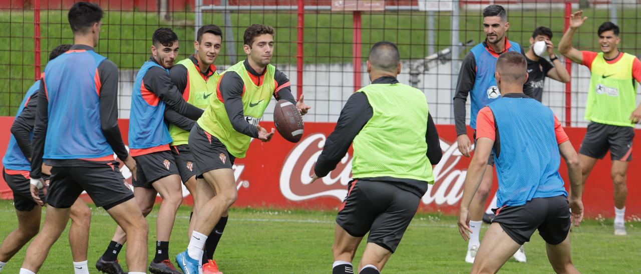 La plantilla del Sporting, durante un entrenamiento