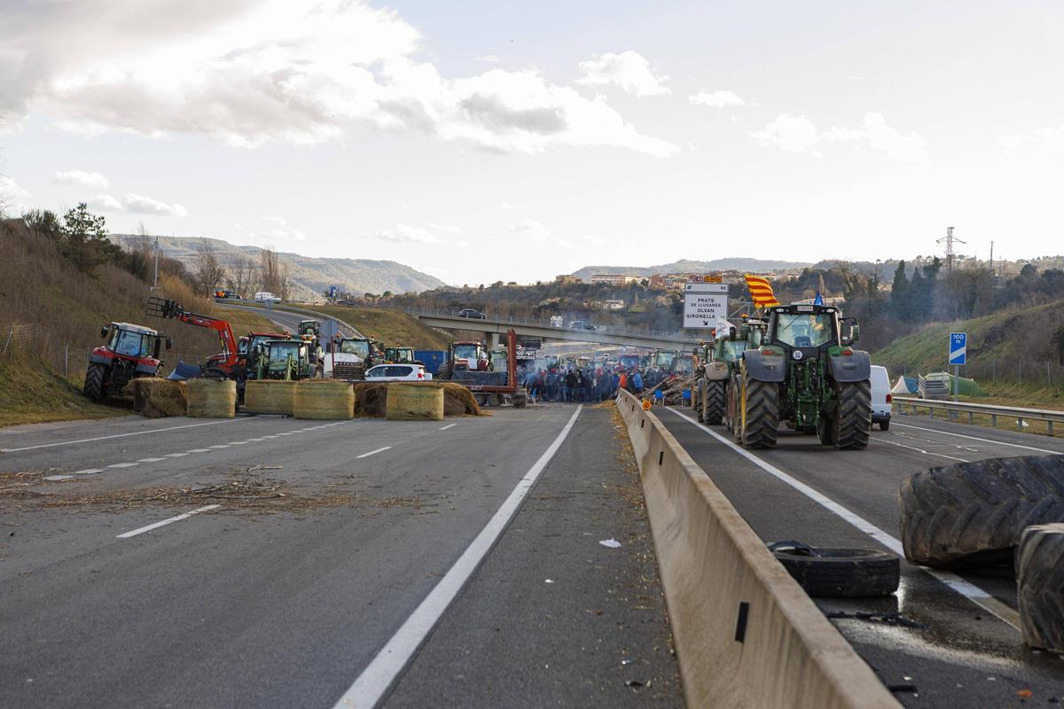 Protesta pagesa a la C-16, a Olvan