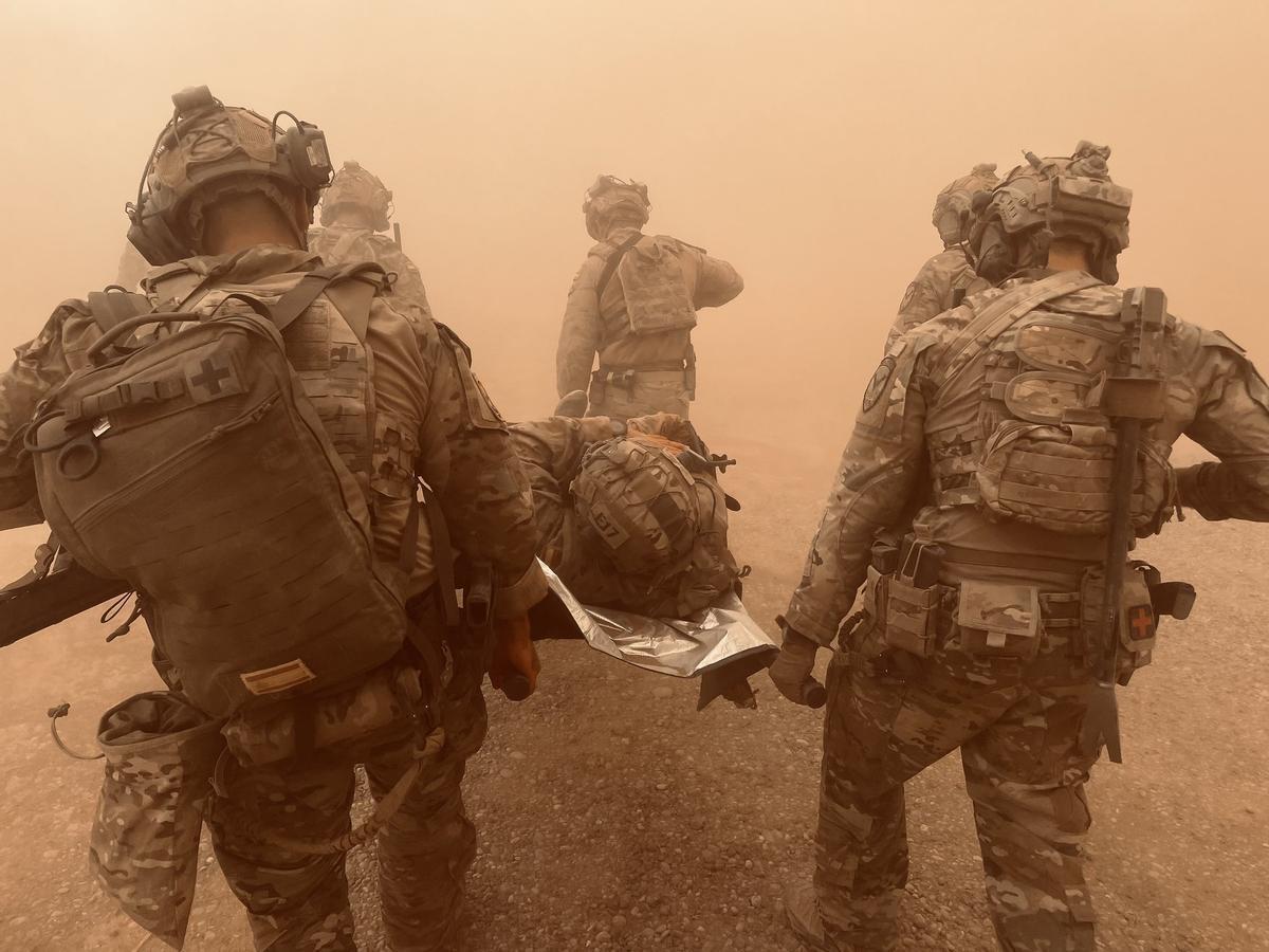 2022'de Irak'ta görevlendirilen Özel Harekat Komutanlığı'ndan İspanyol askerlerinin tıbbi tahliyesi.