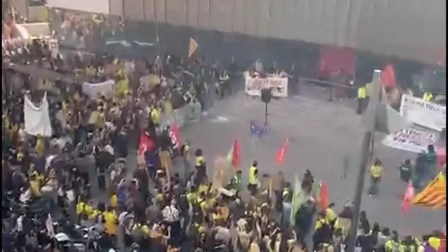 Vídeo | Els professors es manifesten a Girona per reclamar millores laborals i salarials