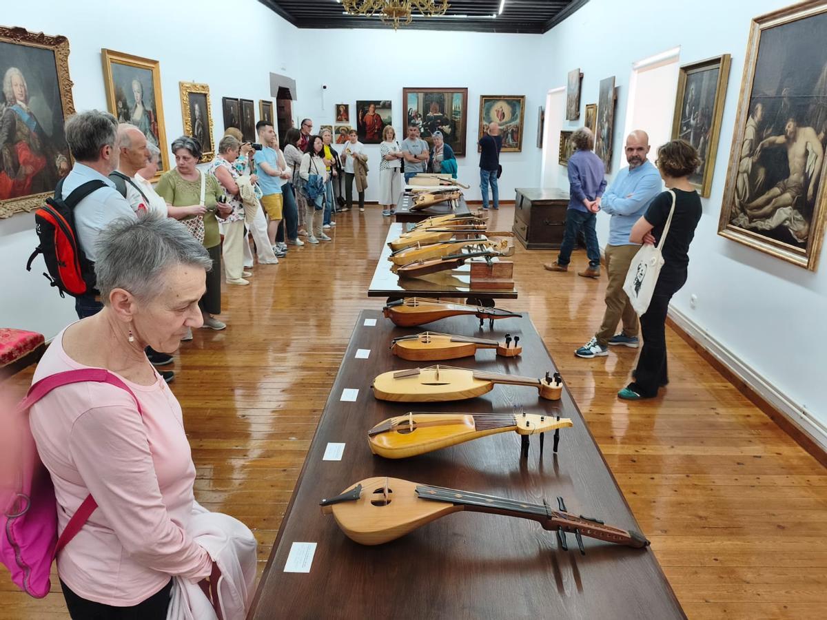 GALERÍA | La viola medieval, protagonista de una exposición en Toro