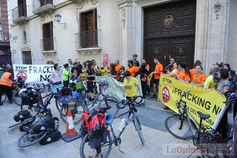 Protesta en bicicleta contra el fracking