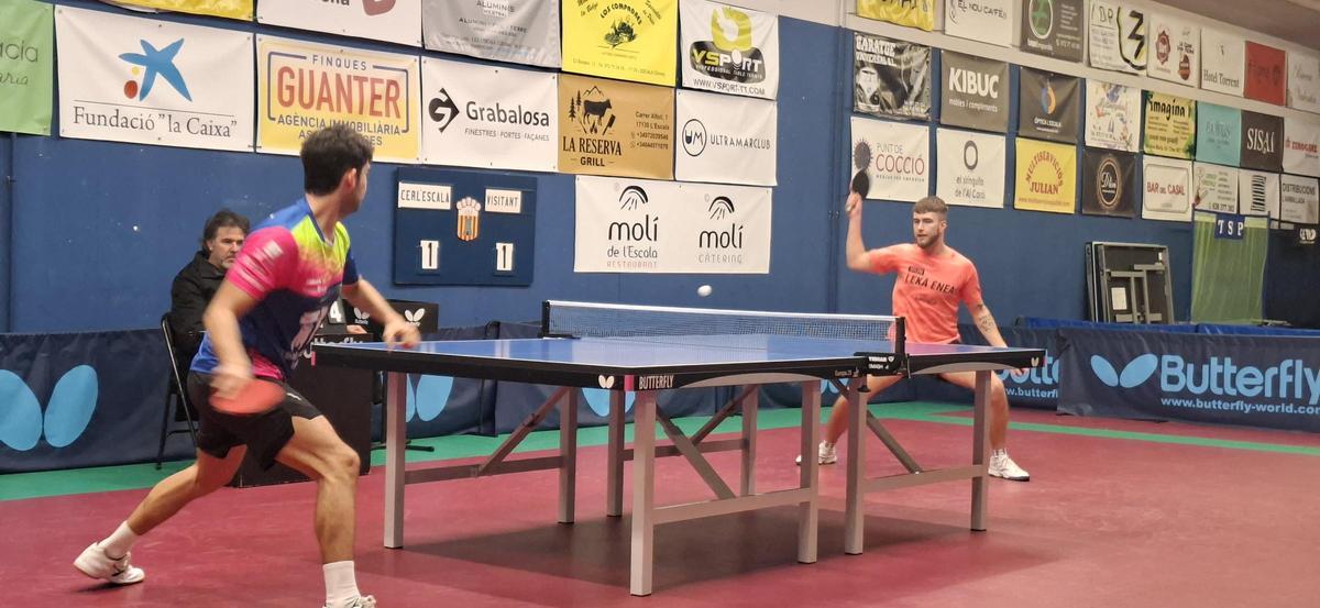 Xavier Peral, del CER l'Escala, en un dels seus partits.