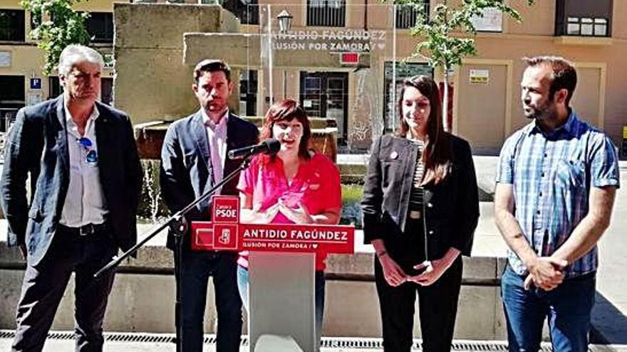 Irene Queipo presenta las propuestas en educación, ayer.