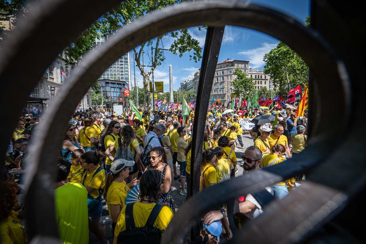 Manifestación de docentes, familias y entidades educativas para reclamar un nuevo modelo de escuela en Catalunya