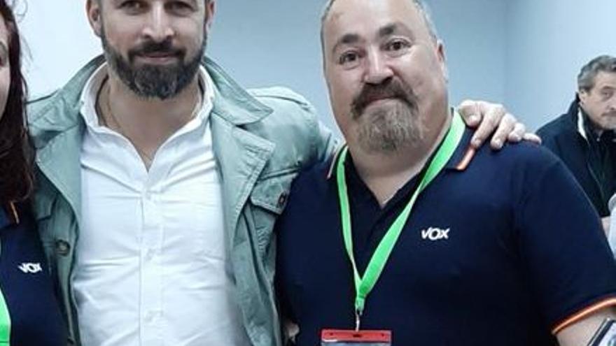 Urteaga, junto al líder nacional de Vox, Santi Abascal.