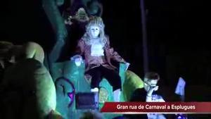 Més de 1.200 persones participen en la rua de Carnaval d’Esplugues.