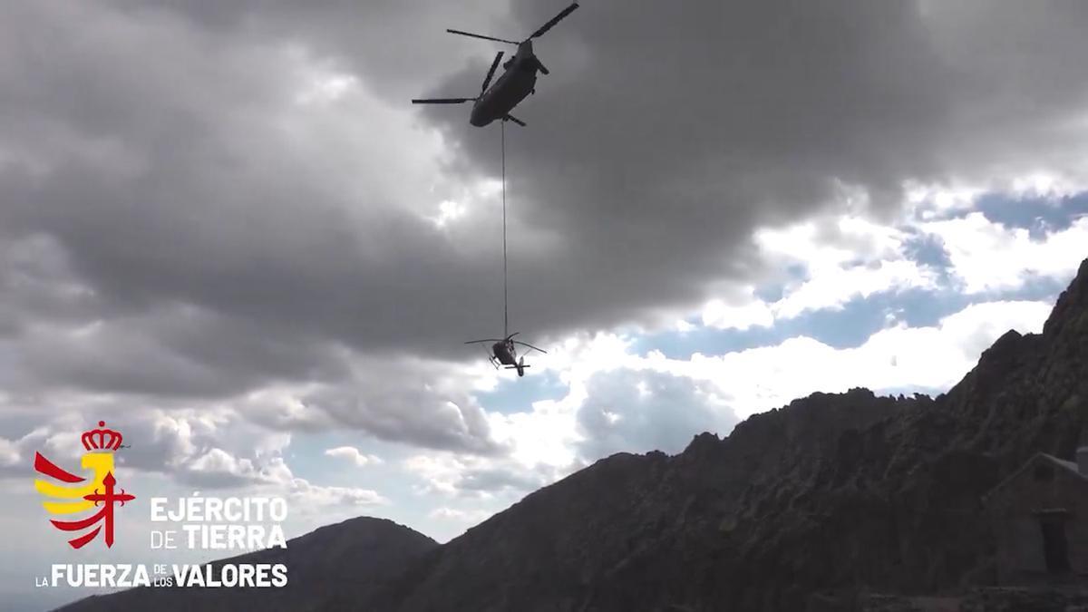 RESCATE GUARDIA CIVIL | Espectacular maniobra del Ejército de Tierra para rescatar un helicóptero de la Guardia Civil accidentado en la Sierra de Gredos