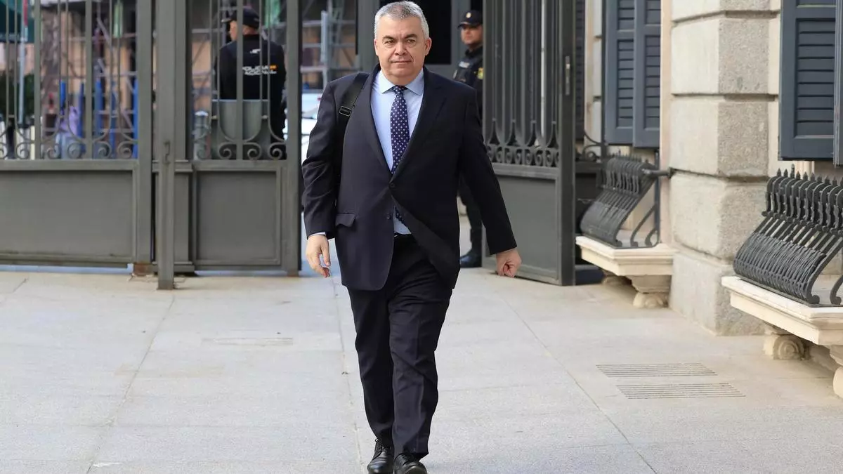 Querella de Hazte Oír contra Santos Cerdán por mentir en el Senado sobre Koldo