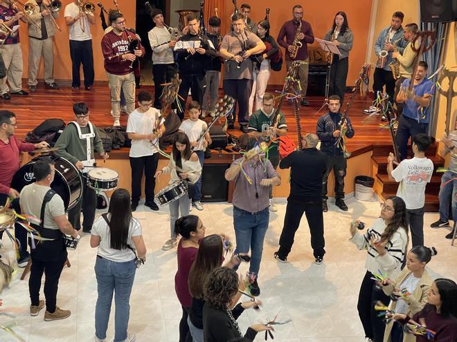 Ensayo reciente de la Rondalla de Pontellas y la de Valladares
