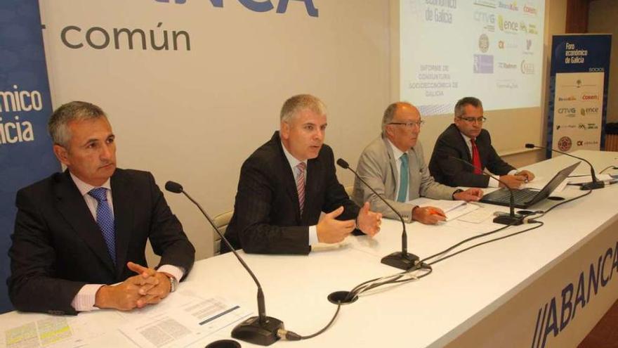 Francisco Armesto, Santiago Lago, González Laxe y Patricio Sánchez, del Foro Económico de Galicia.