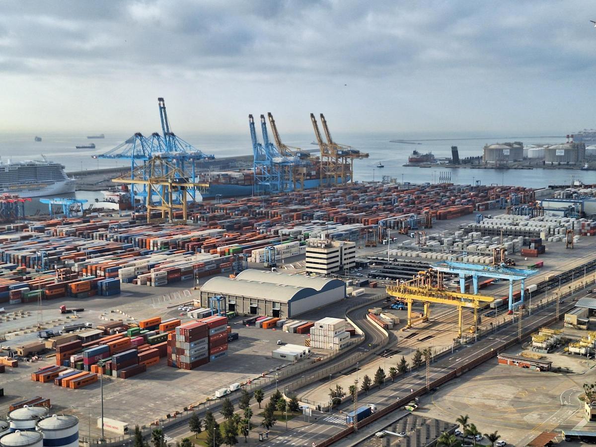 Terminal de contenedores de APM en el Port de Barcelona.