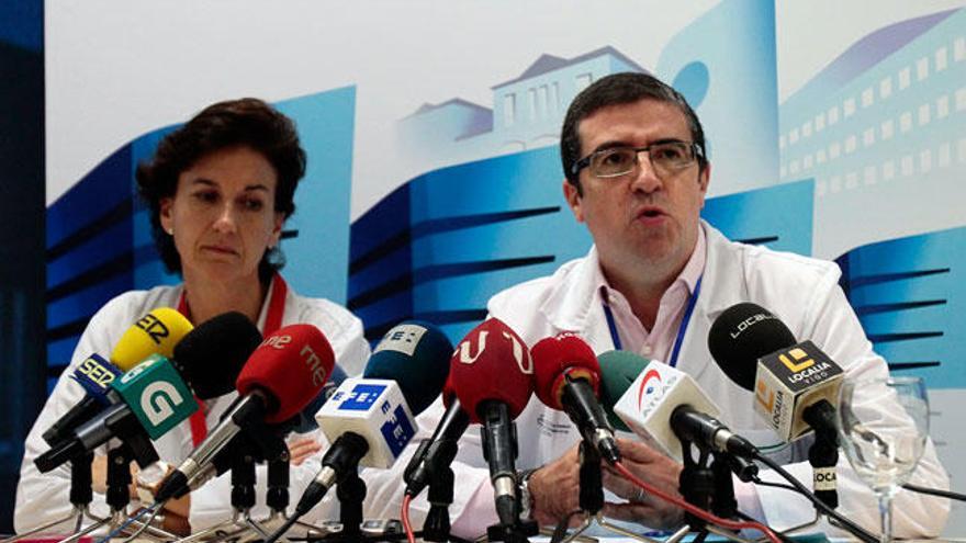 El gerente del área sanitaria viguesa, Félix Rubial, en su comparecencia ante los medios, esta mañana. // Adrián Irago