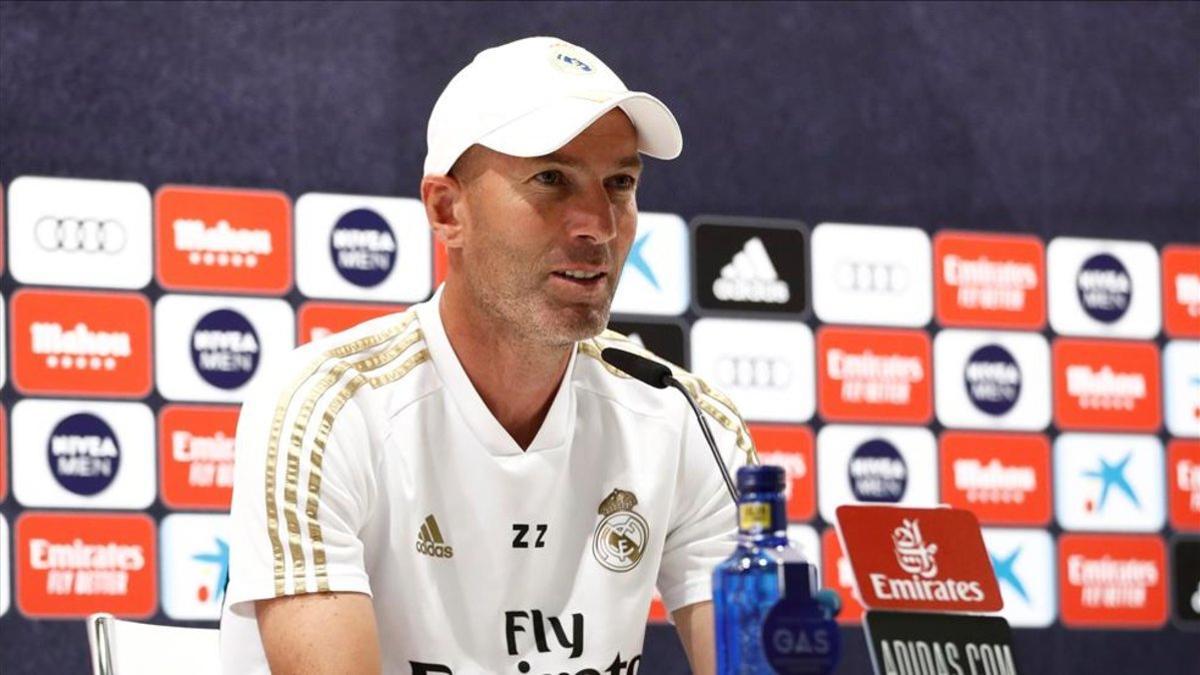 Zidane responde a las preguntas de la prensa ya siendo campeón