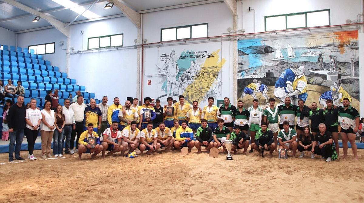 Homenaje póstumo de Yaiza a Joaquín Rodríguez y Emilio Machín en la lucha canaria