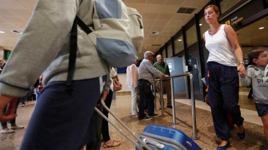 Pesadilla asturiana en el aeropuerto de Menorca