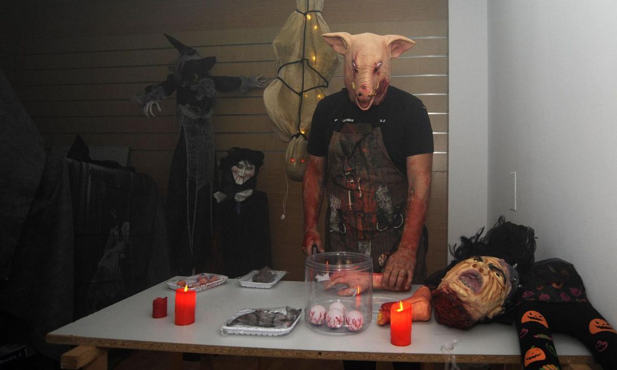 El local de la Acoe se convirtió en un lugar solo apto para valientes. | Bernabé/Javier Lalín