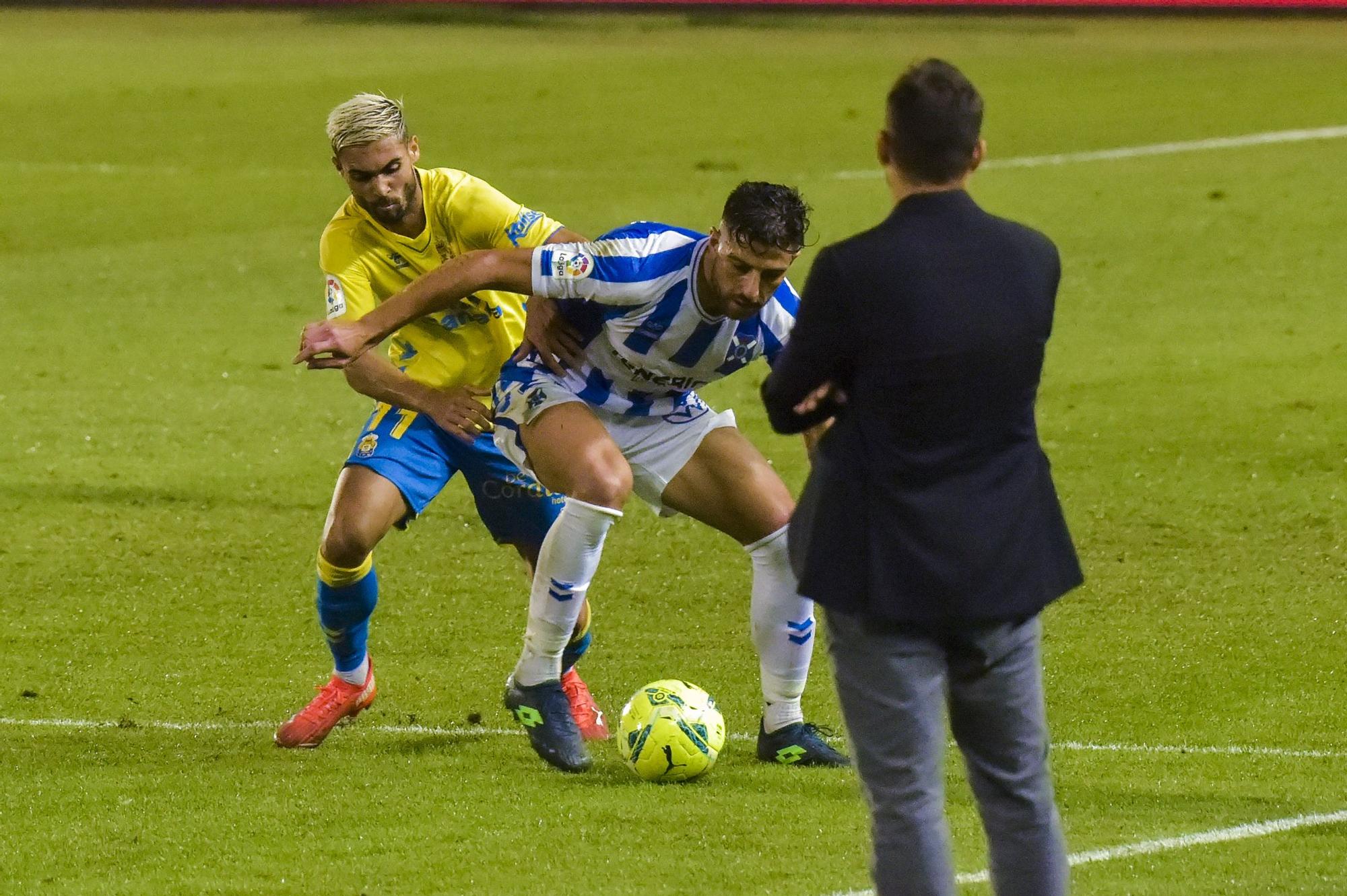 El partido del derbi UD Las Palmas - CD Tenerife, en imágenes