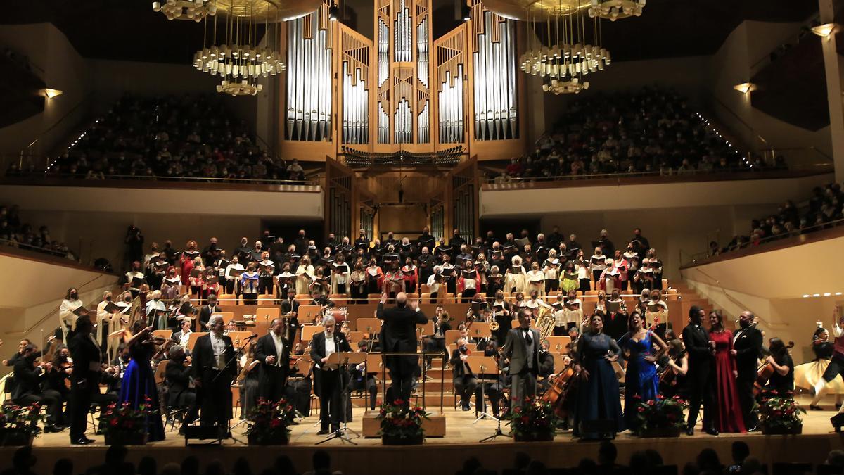 Concierto ofrecido ayer, sábado, por la Orquesta Sinfónica de la UCAM junto al tenor Plácido Domingo en el Auditorio Nacional de Madrid.