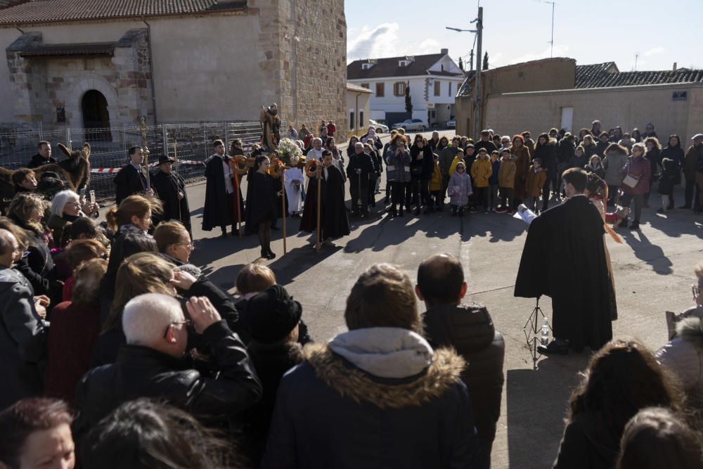 Monfarracinos celebra San Antón con las tradicionales "relaciones"