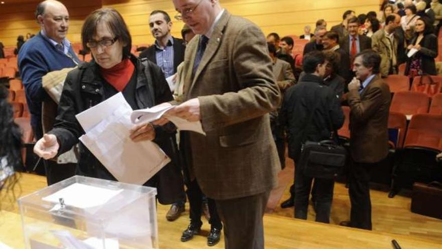 Enrique Martínez Ansemil, votado primer valedor electo de la universidad coruñesa