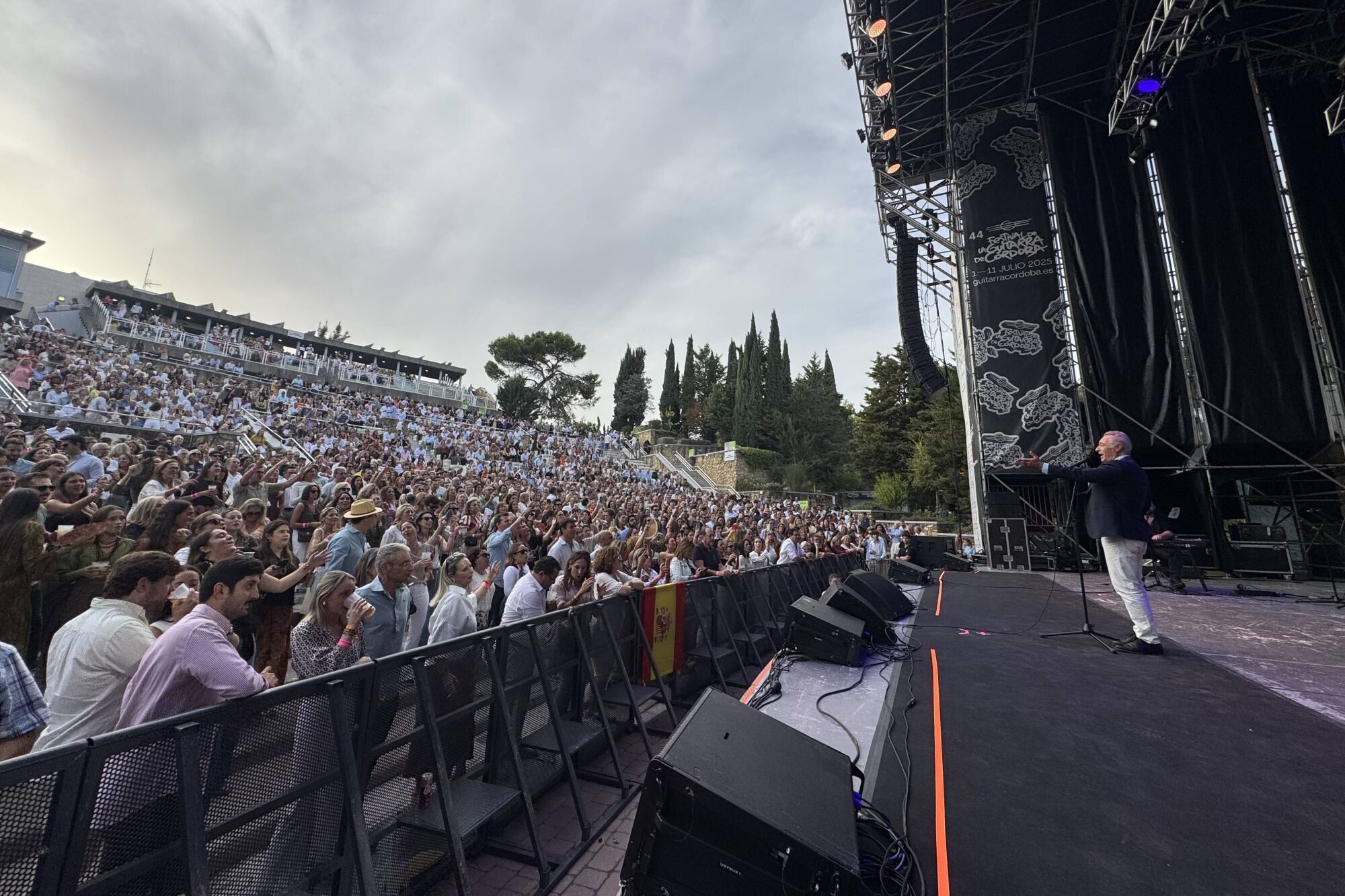 José Manuel Soto, Cosita Wena y Siempre Así actúan en el Teatro de la Axerquía con motivo del 12 de octubre