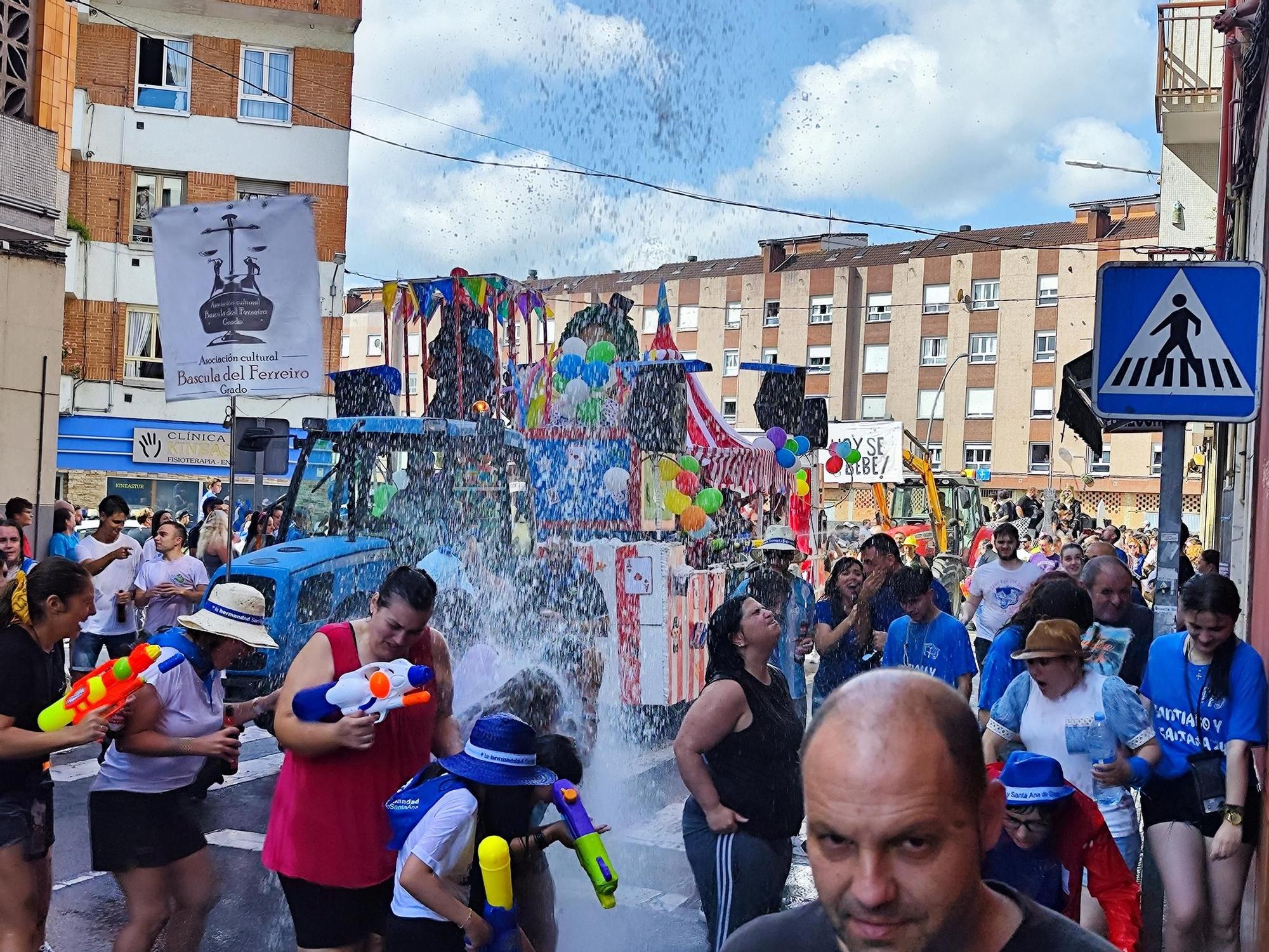Grado se remoja por Santiago y Santa Ana