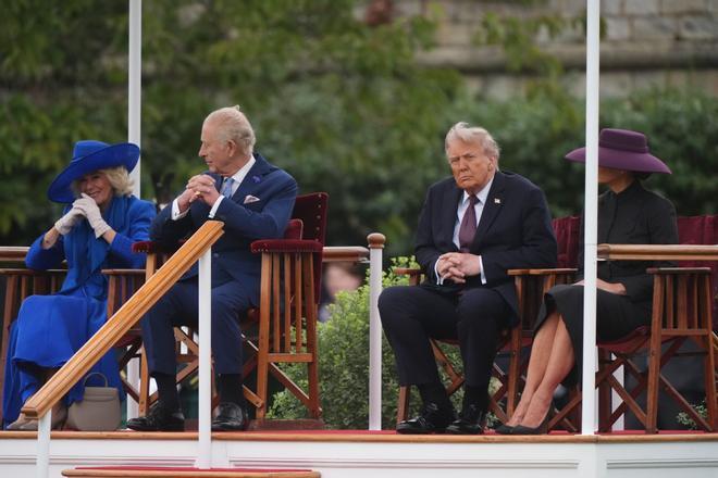 17 September 2025, United Kingdom, Windsor: (L-R) UK Queen Camilla, King Charles III, US President Donald Trump and First Lady Melania Trump attend a Beating Retreat military ceremony at Windsor Castle, on day one of the US presidents second state visit to the UK. Photo: Jonathan Brady/PA Wire/dpa 17/09/2025 ONLY FOR USE IN SPAIN. Jonathan Brady/PA Wire/dpa;royalty;heads of state;diplomacy;politics;US President Trump state visit to the UK;