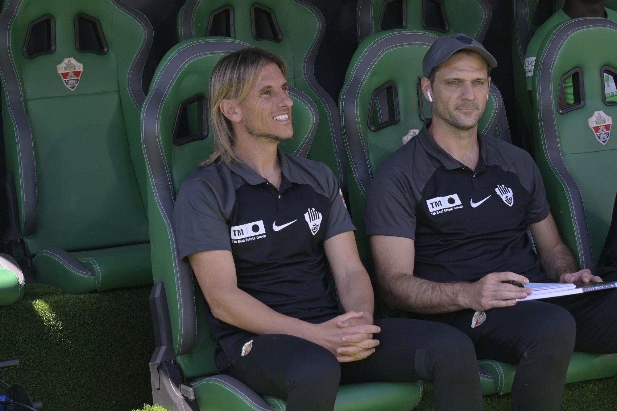 El Elche pone la alfombra al Valencia (0-2)