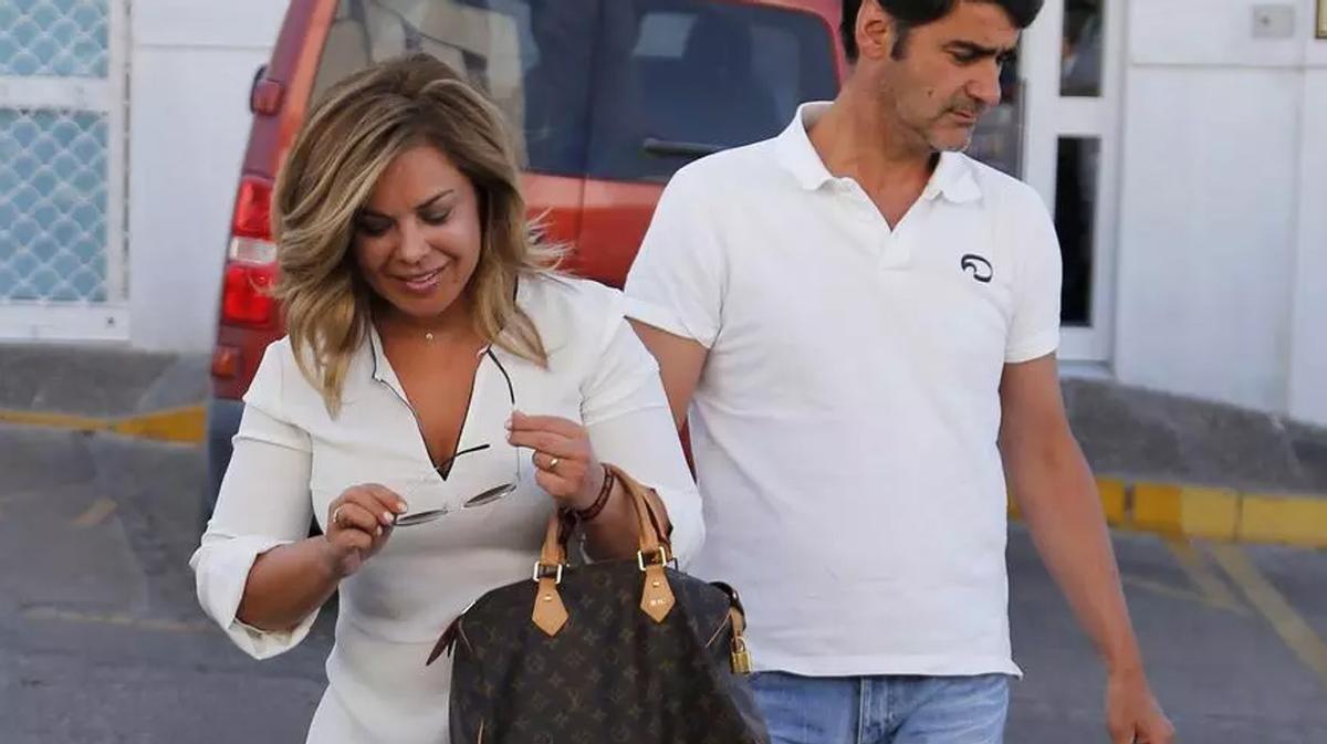 MARÍA JOSÉ CAMPANARIO Y JESULÍN DE UBRIQUE