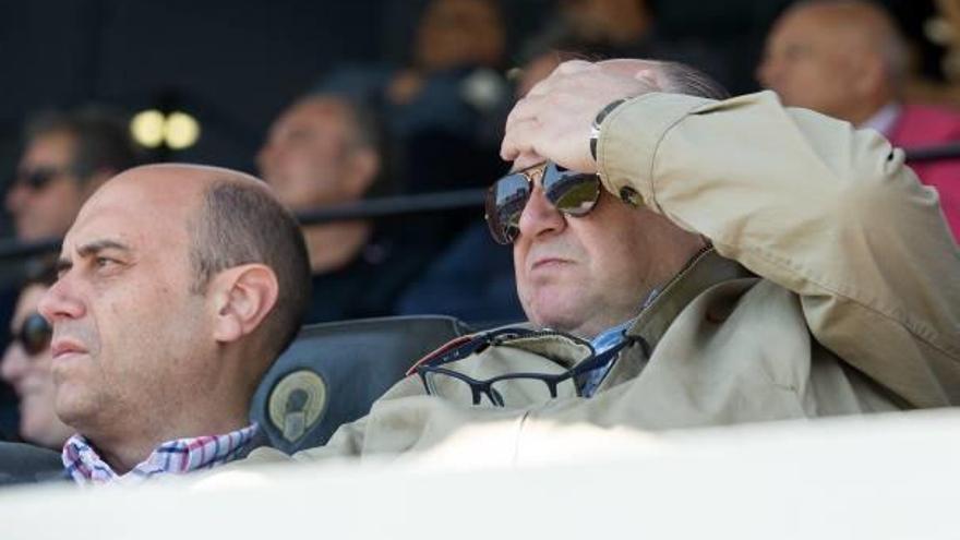 El alcalde Echávarri y el presidente del Hércules Ramírez, en el último partido en el Rico Pérez frente al Mallorca B.