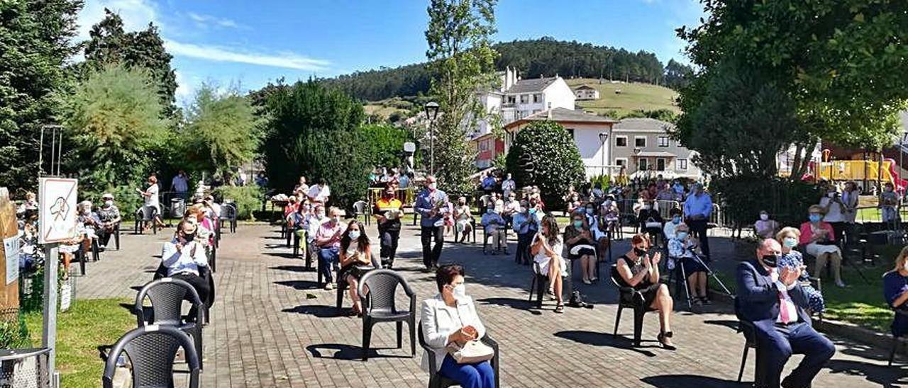 Público durante los actos celebrados ayer en Vegadeo.