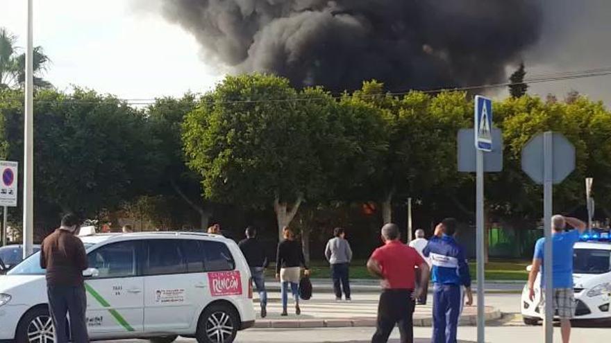 Espectacular incendio en Torre del Mar