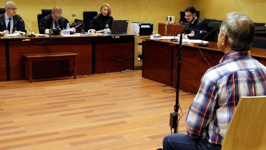 L&#039;acusat assegut aquest dilluns davant el tribunal de l&#039;Audiència de Girona