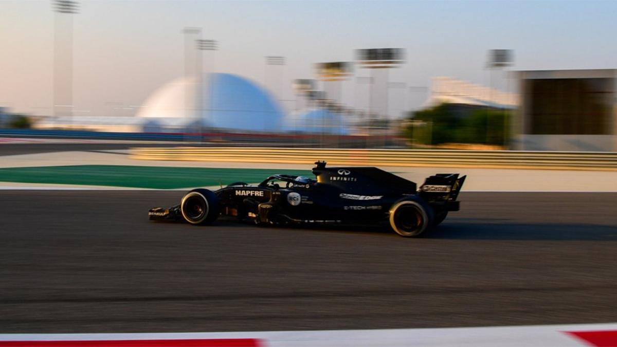 Fernando Alonso, rodando en el circuito de Sakhir