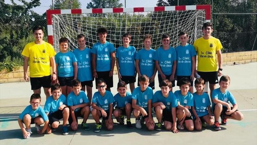 El clínic de fútbol sala reúne a las jóvenes promesas de Ainzón