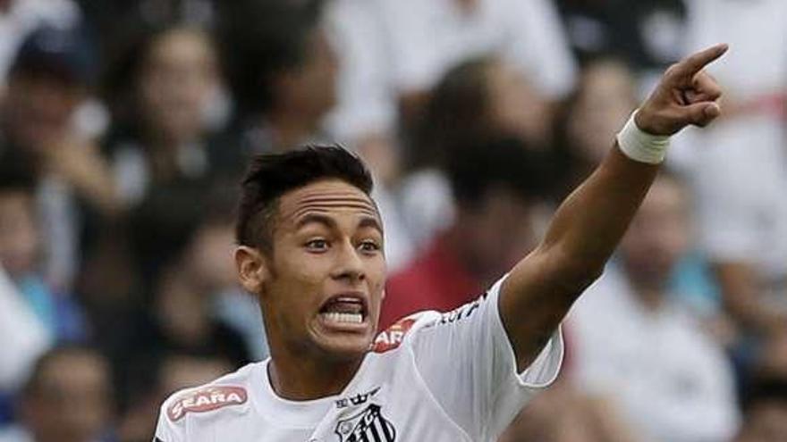 Neymar, durante un partido reciente con el Santos. // Efe