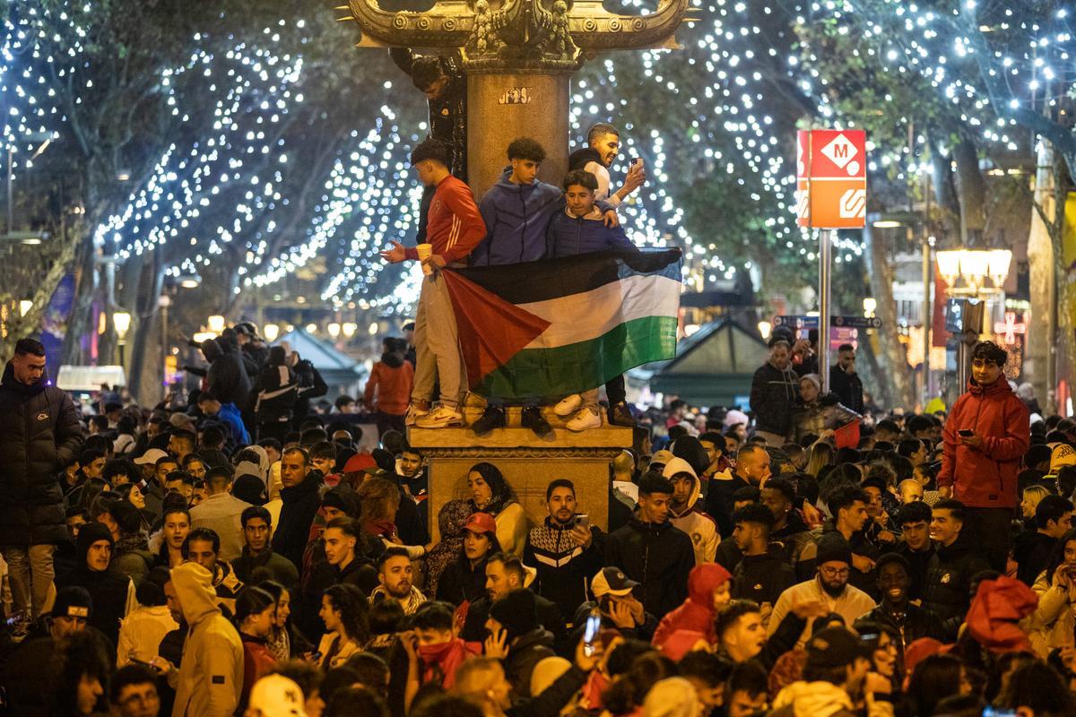 La celebración de la victoria histórica de Marruecos en el centro de Barcelona